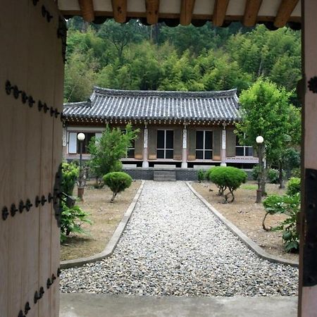 Goseong Choi Pilgan'S Old House Hotel Exterior foto